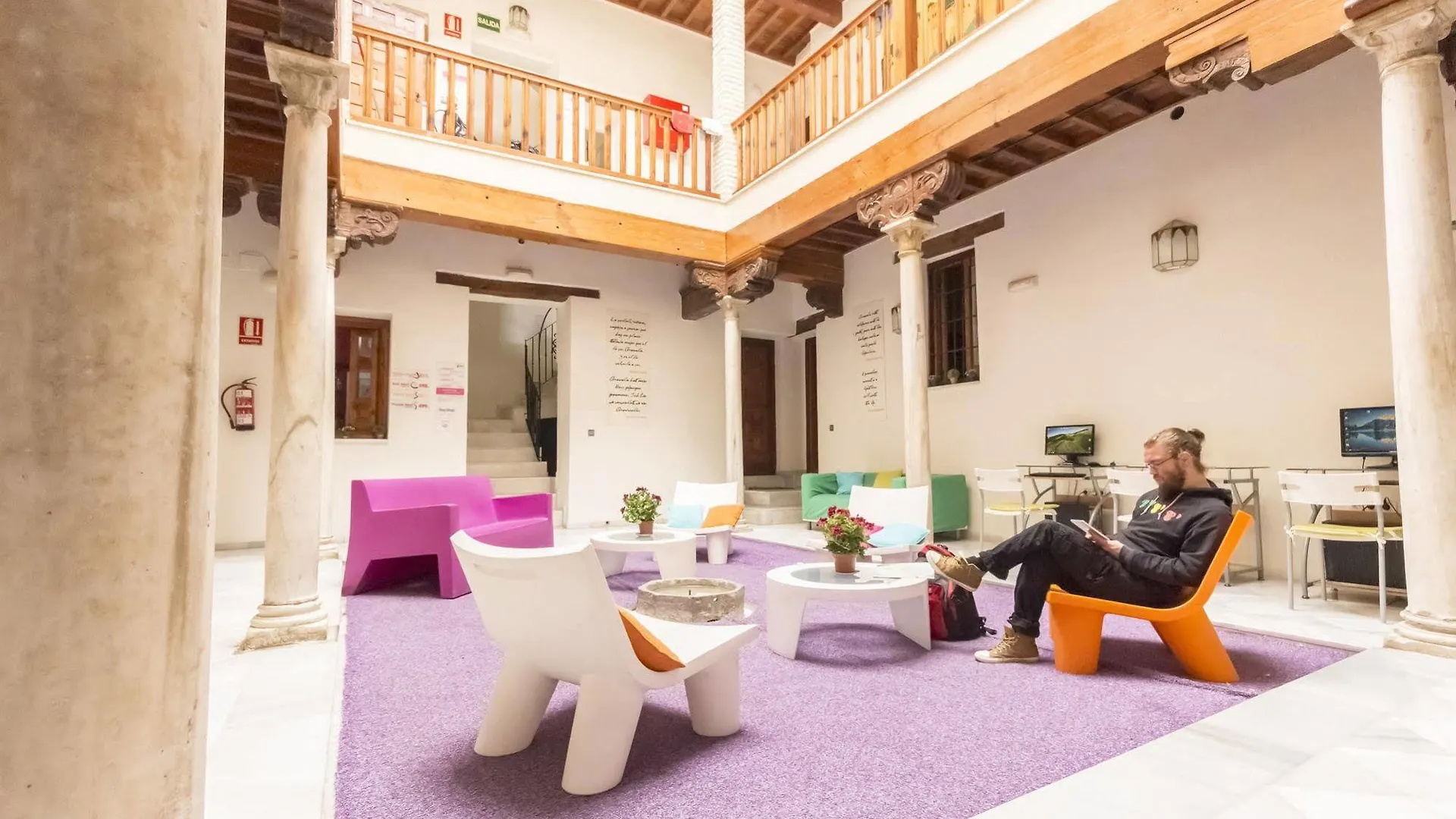 White Nest Hostel Granada Spagna