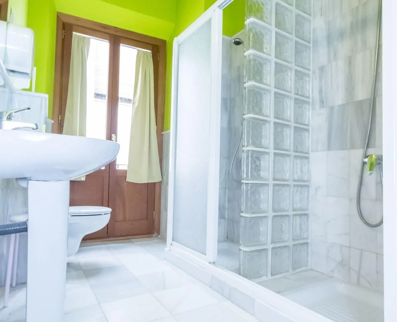 White Nest Hostel Granada Spain