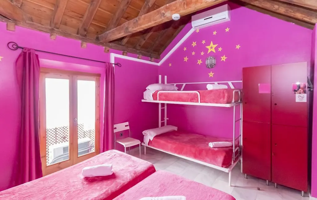 White Nest Hostel Granada