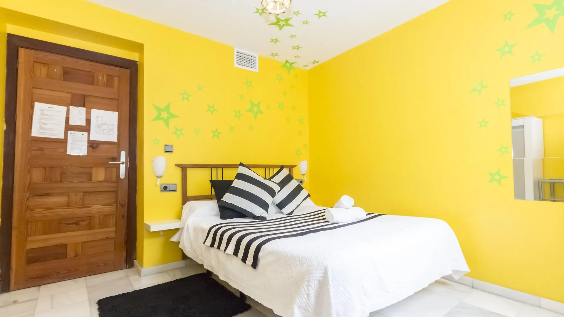 White Nest Hostel Granada