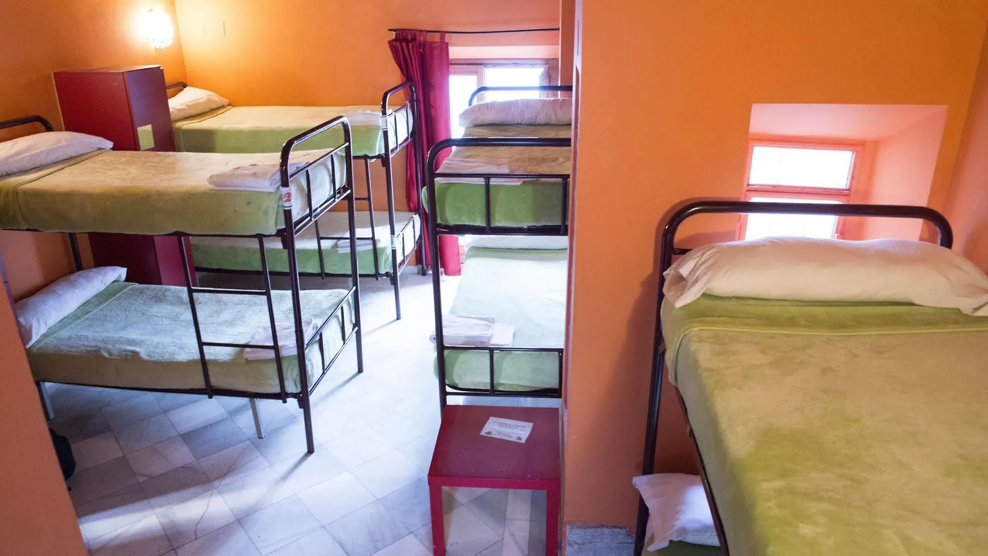 White Nest Hostel Granada 0*,  Spanje