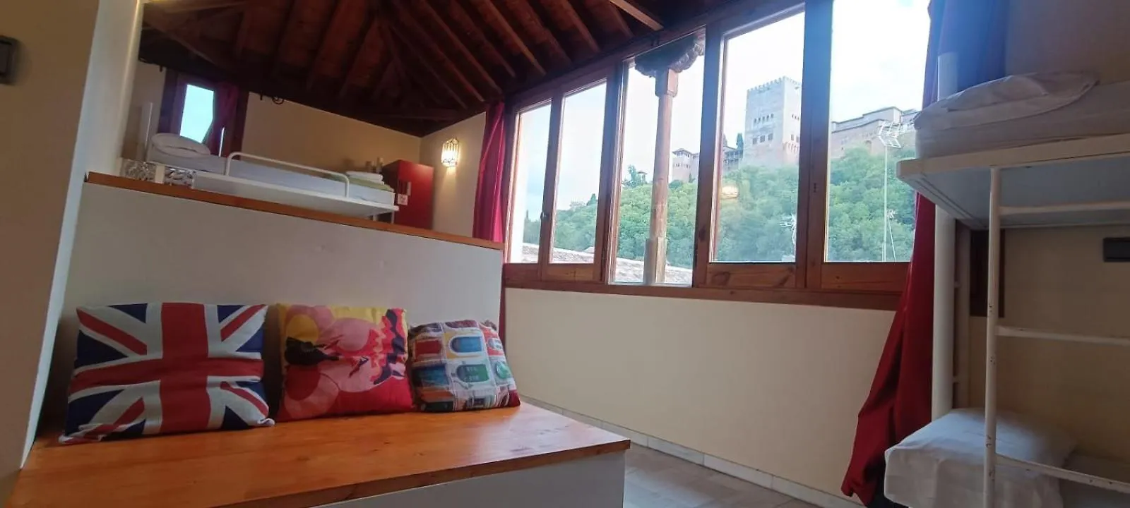 White Nest Hostel Granada 0*,  Spanien