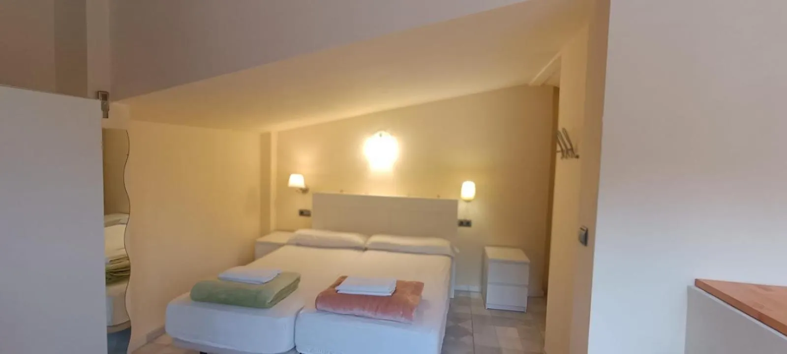 White Nest Hostel Granada